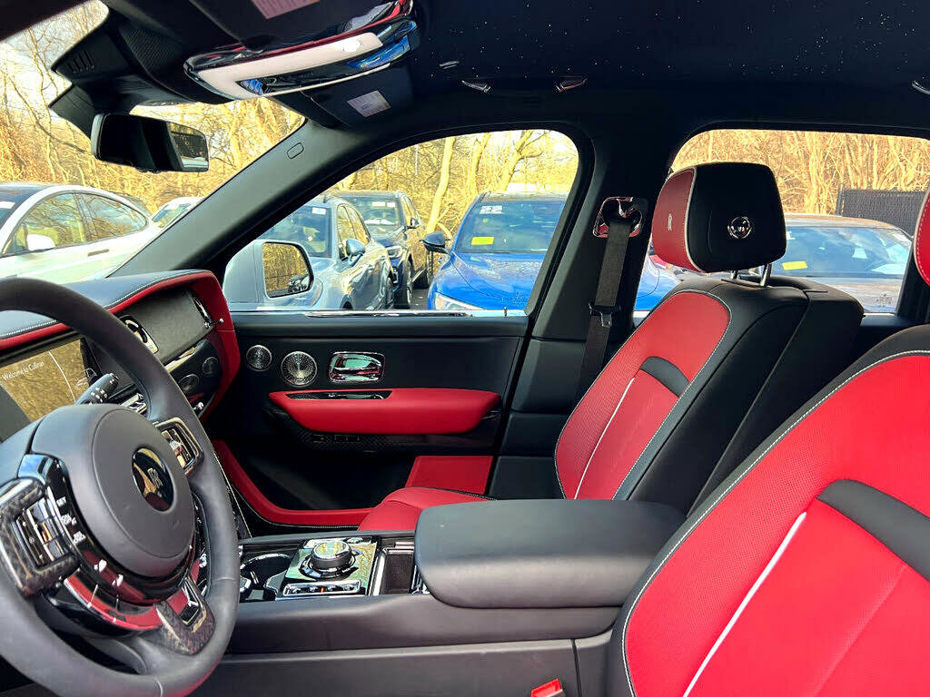 Used 2022 Rolls-Royce Cullinan Black Badge image 31