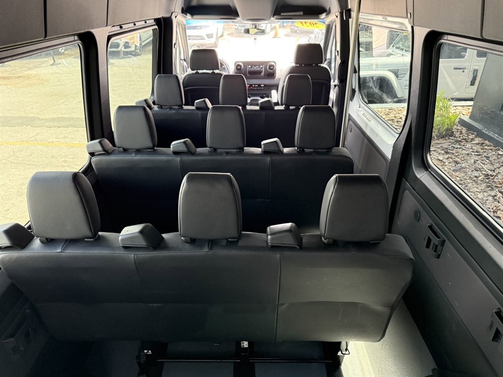 Used 2021 Mercedes-Benz Sprinter 2500 image 27