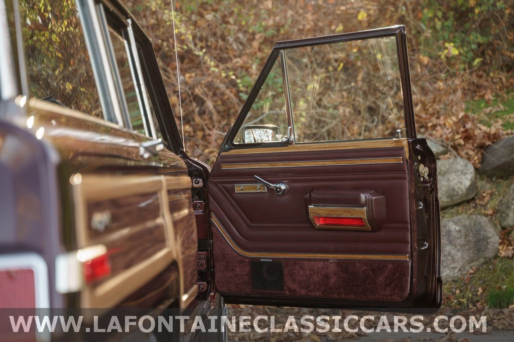 Used 1991 Jeep Grand Wagoneer Base image 96