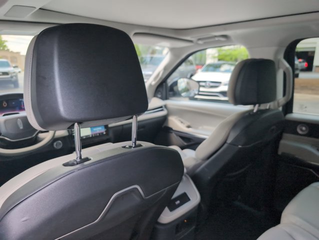 Used 2025 Lincoln Navigator L Reserve image 19