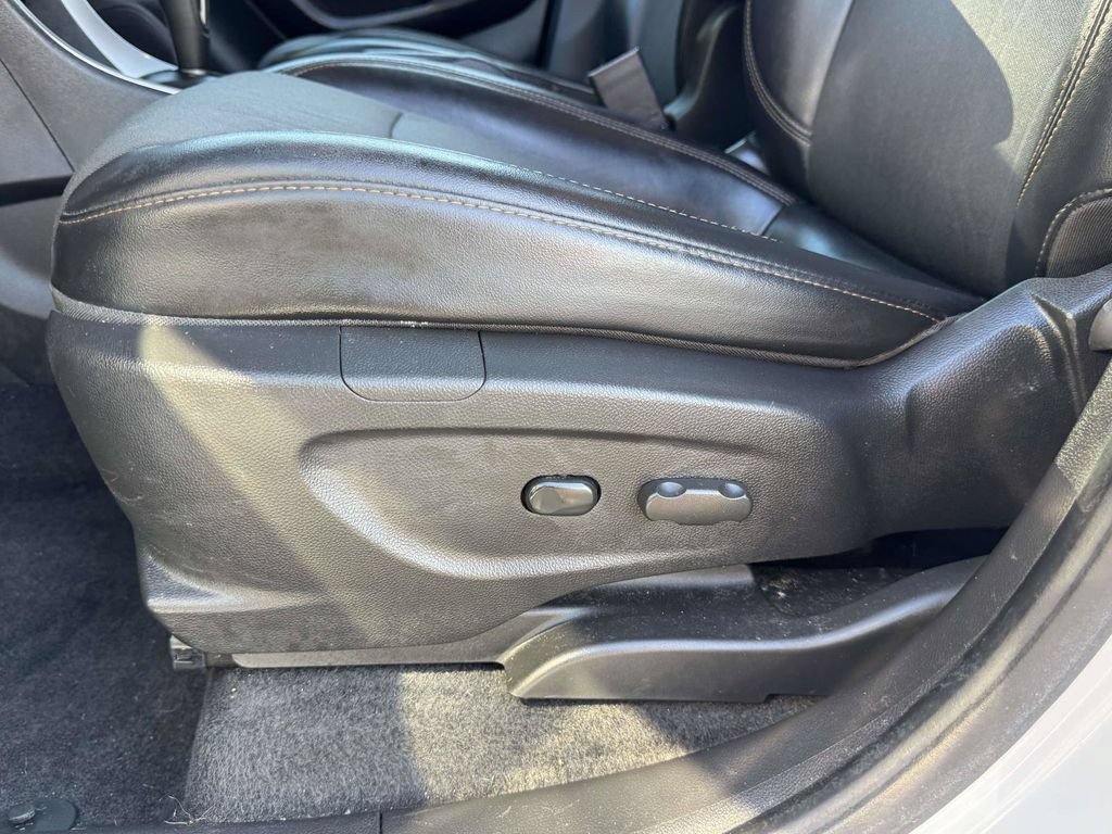 Used 2020 Chevrolet Trax LT w/ LT Convenience Package FWD image 19