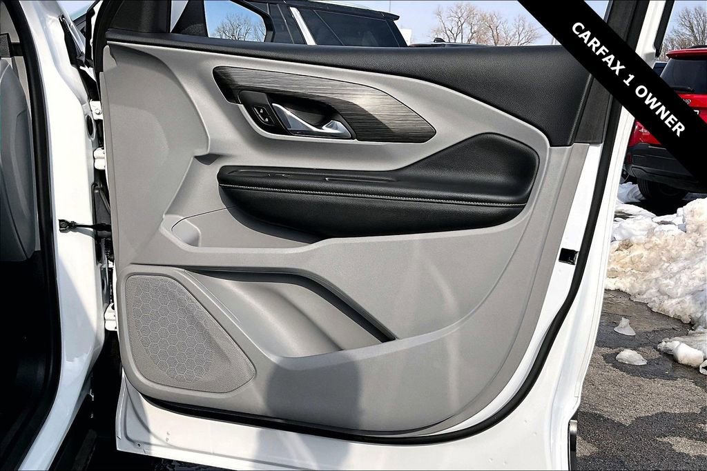 Used 2024 GMC Terrain SLE image 26