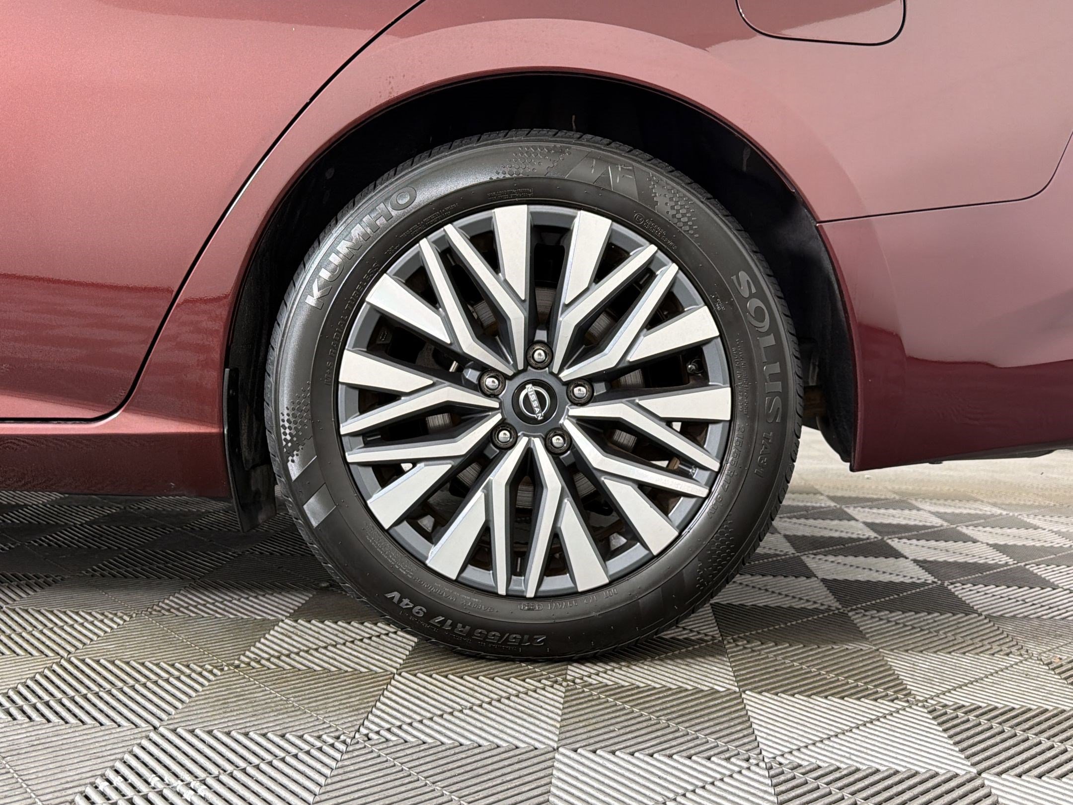Used 2024 Nissan Altima 2.5 SV FWD image 10