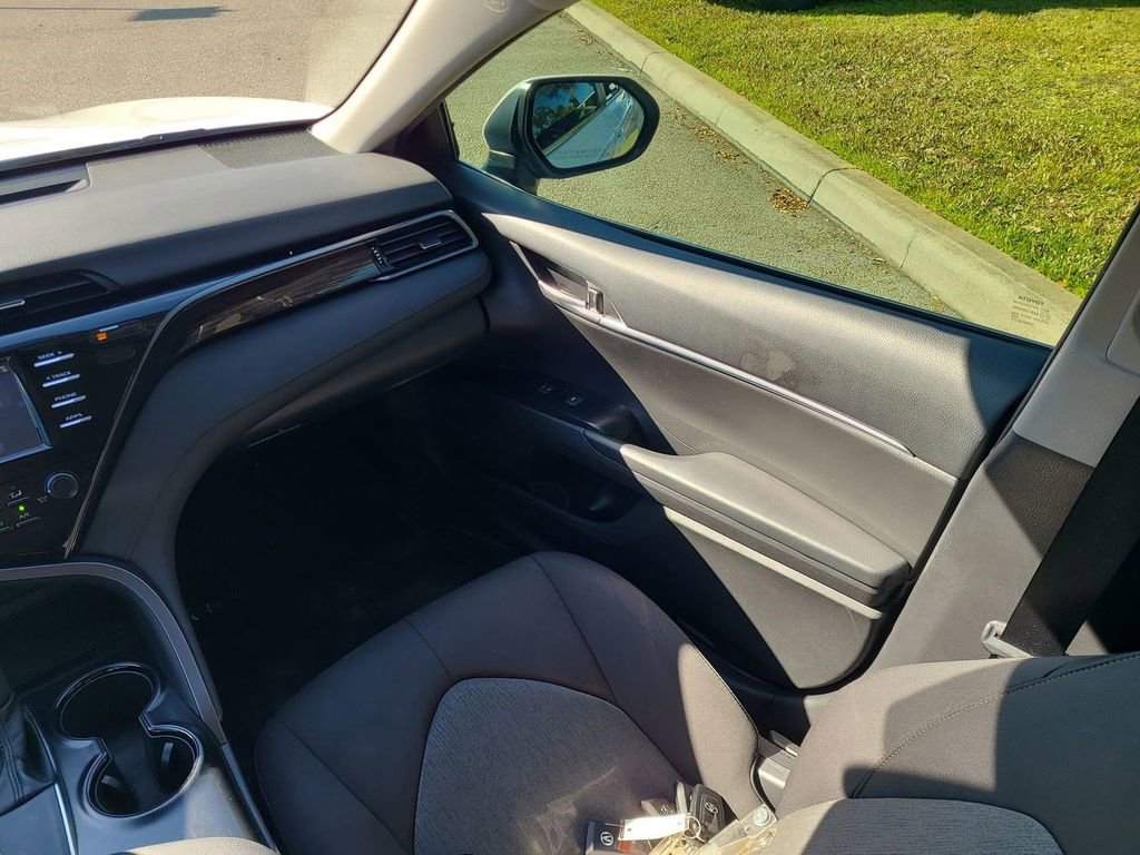 Used 2019 Toyota Camry LE image 3