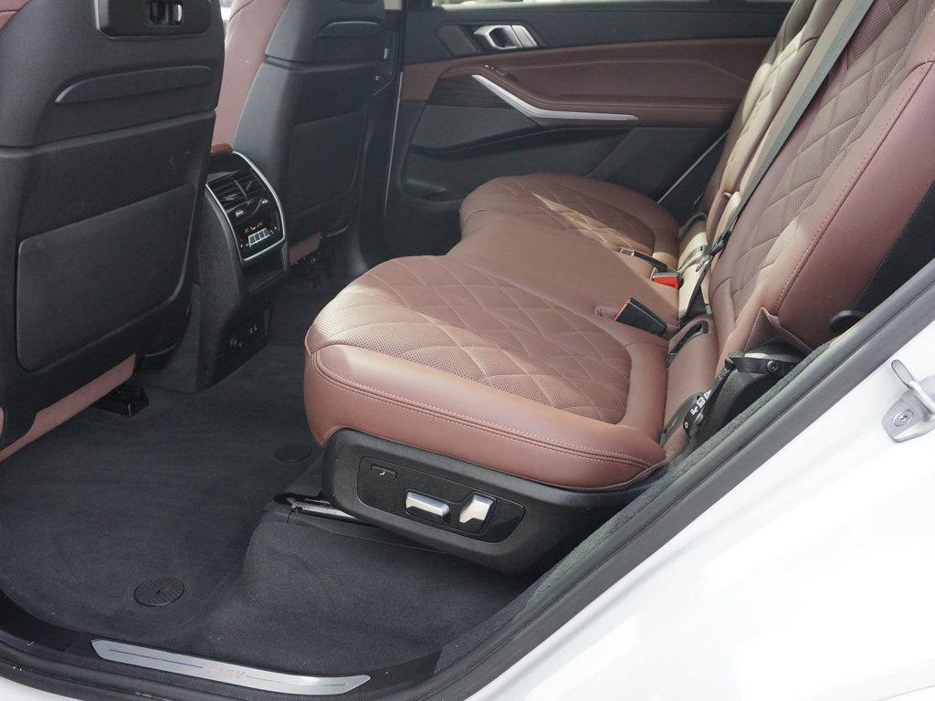 Used 2023 BMW X7 xDrive40i w/ Premium Package image 33