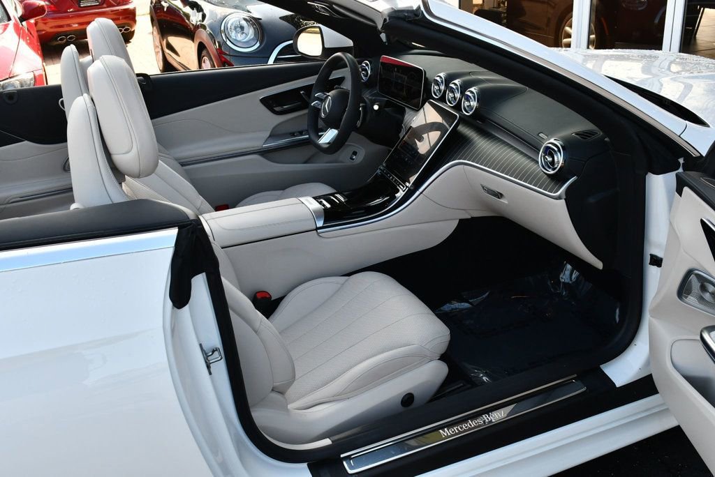 Used 2024 Mercedes-Benz CLE 450 4MATIC Cabriolet image 58