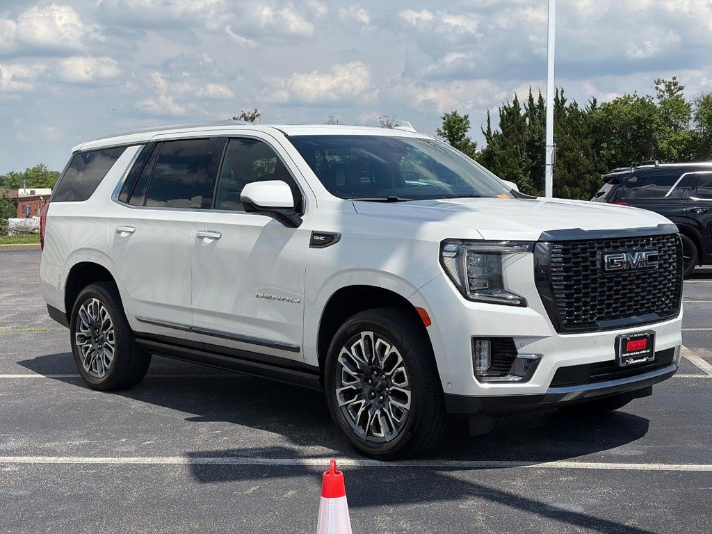Used 2023 GMC Yukon Denali Ultimate AWD/4WD image 3