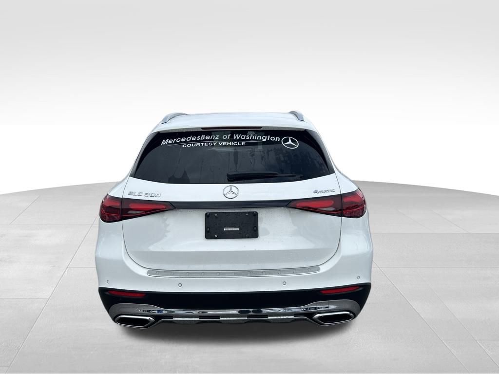 Used 2025 Mercedes-Benz GLC 300 4MATIC image 4