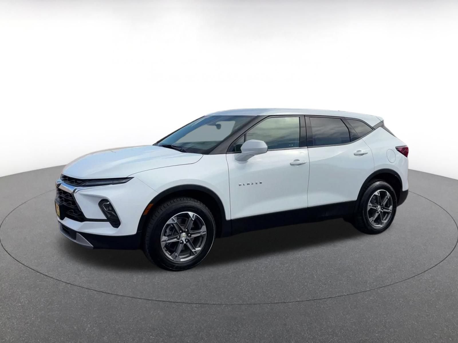 Used 2025 Chevrolet Blazer LT FWD image 7