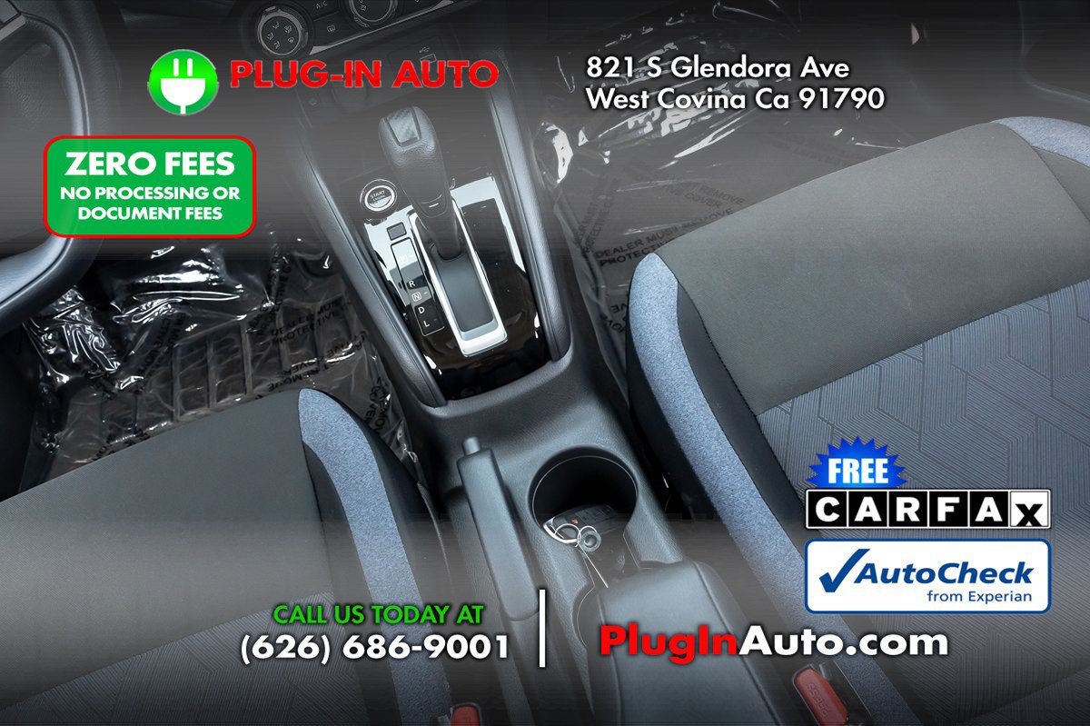 Used 2024 Nissan Versa SV w/ Trunk Package FWD image 15