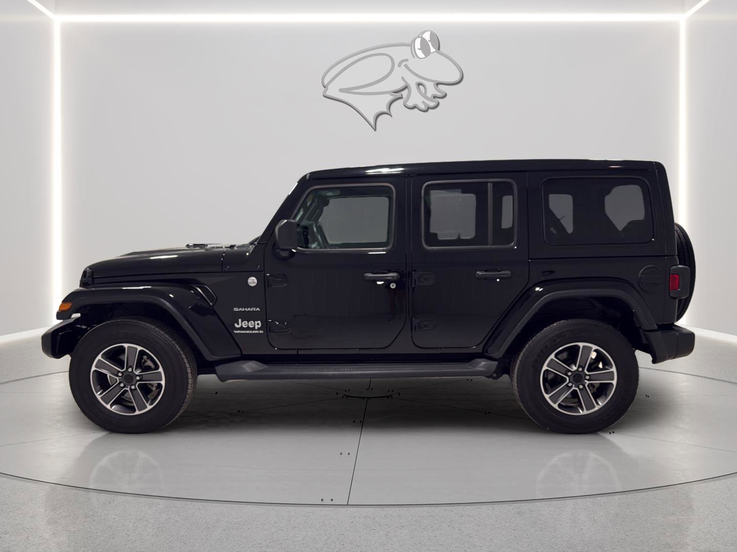 Used 2023 Jeep Wrangler Sahara w/ Cold Weather Group image 3