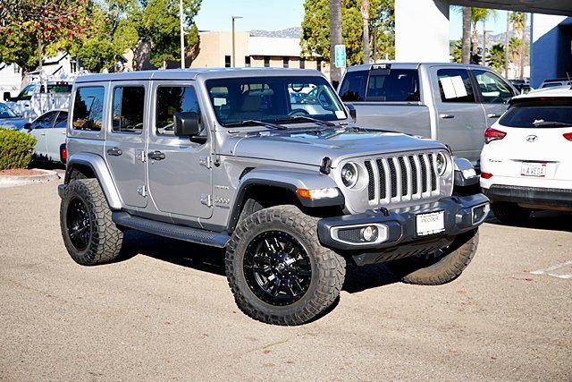Used 2018 Jeep Wrangler Unlimited Sahara image 3