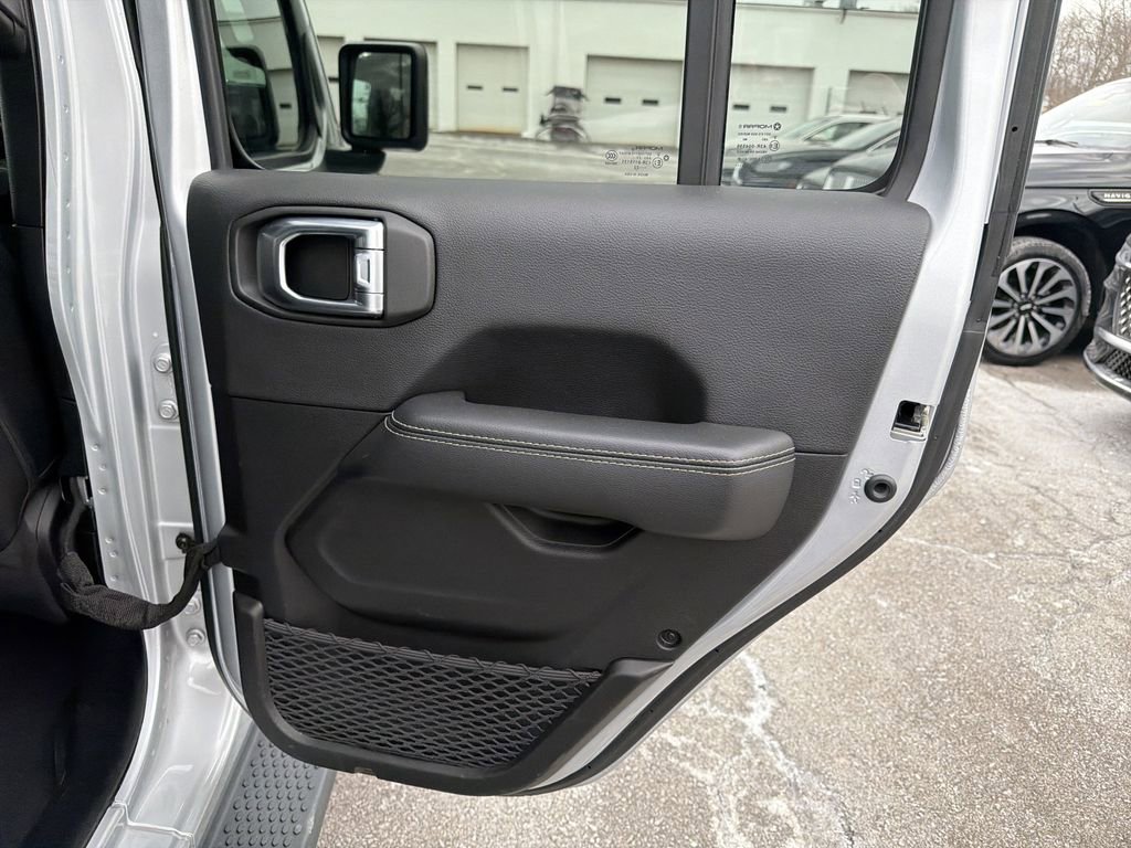 Used 2022 Jeep Wrangler Unlimited Sahara w/ Cold Weather Group AWD/4WD image 17