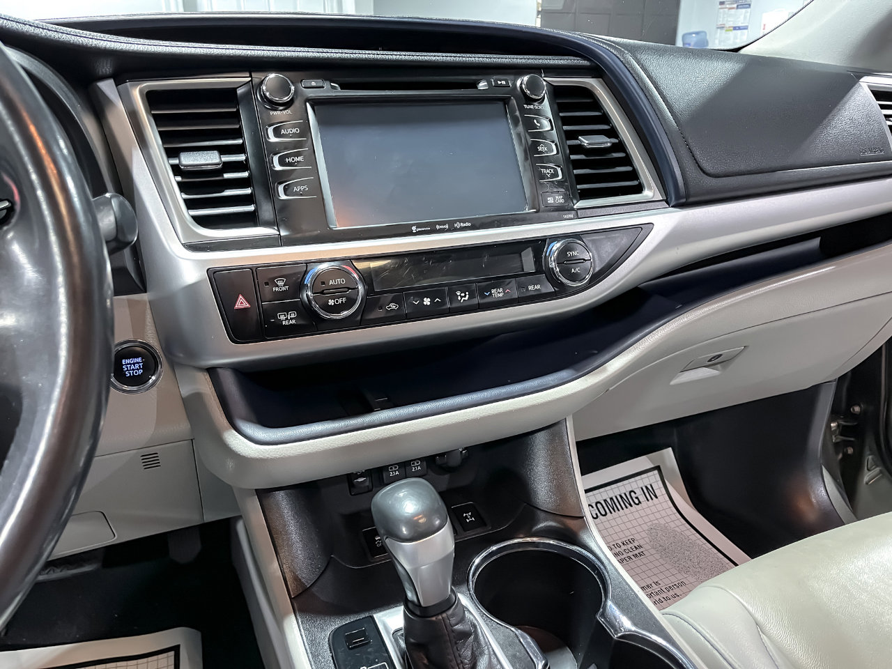 Used 2019 Toyota Highlander XLE image 26