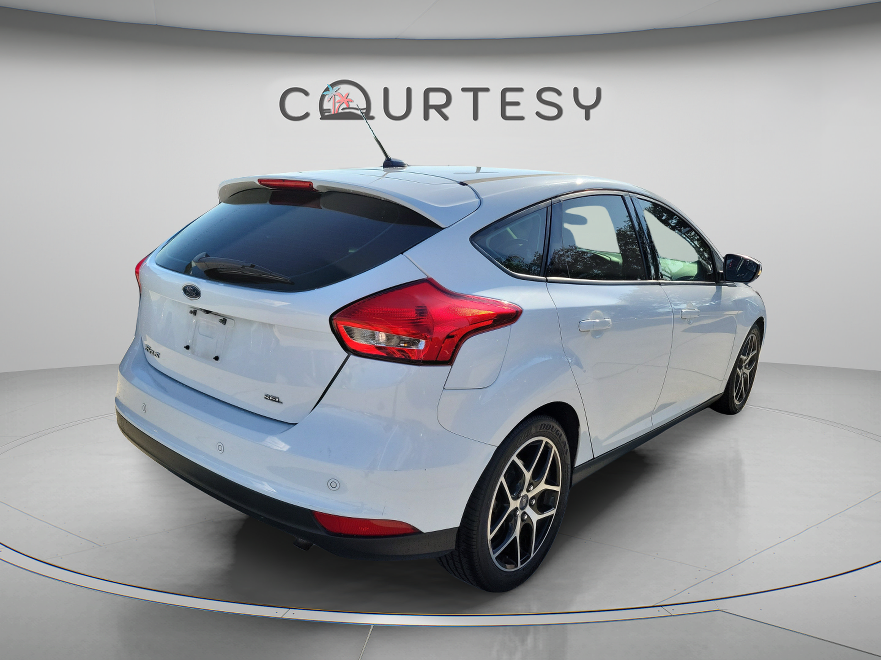 Used 2018 Ford Focus SEL FWD image 3