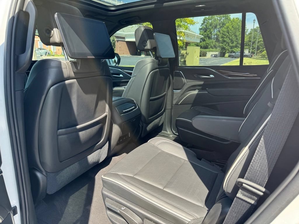Certified 2024 Cadillac Escalade Premium Luxury w/ Performance Package AWD/4WD image 18