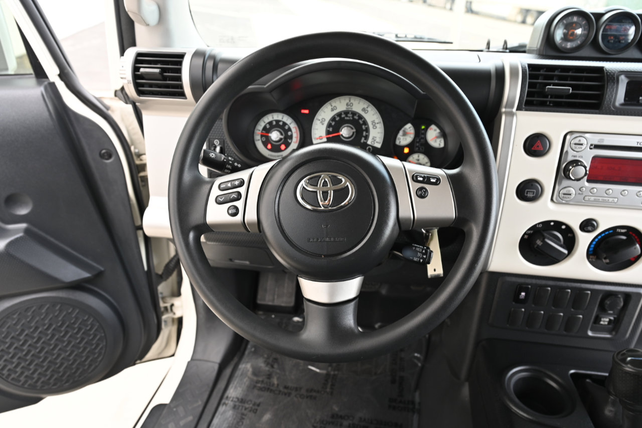 Used 2013 Toyota FJ Cruiser 4WD image 22