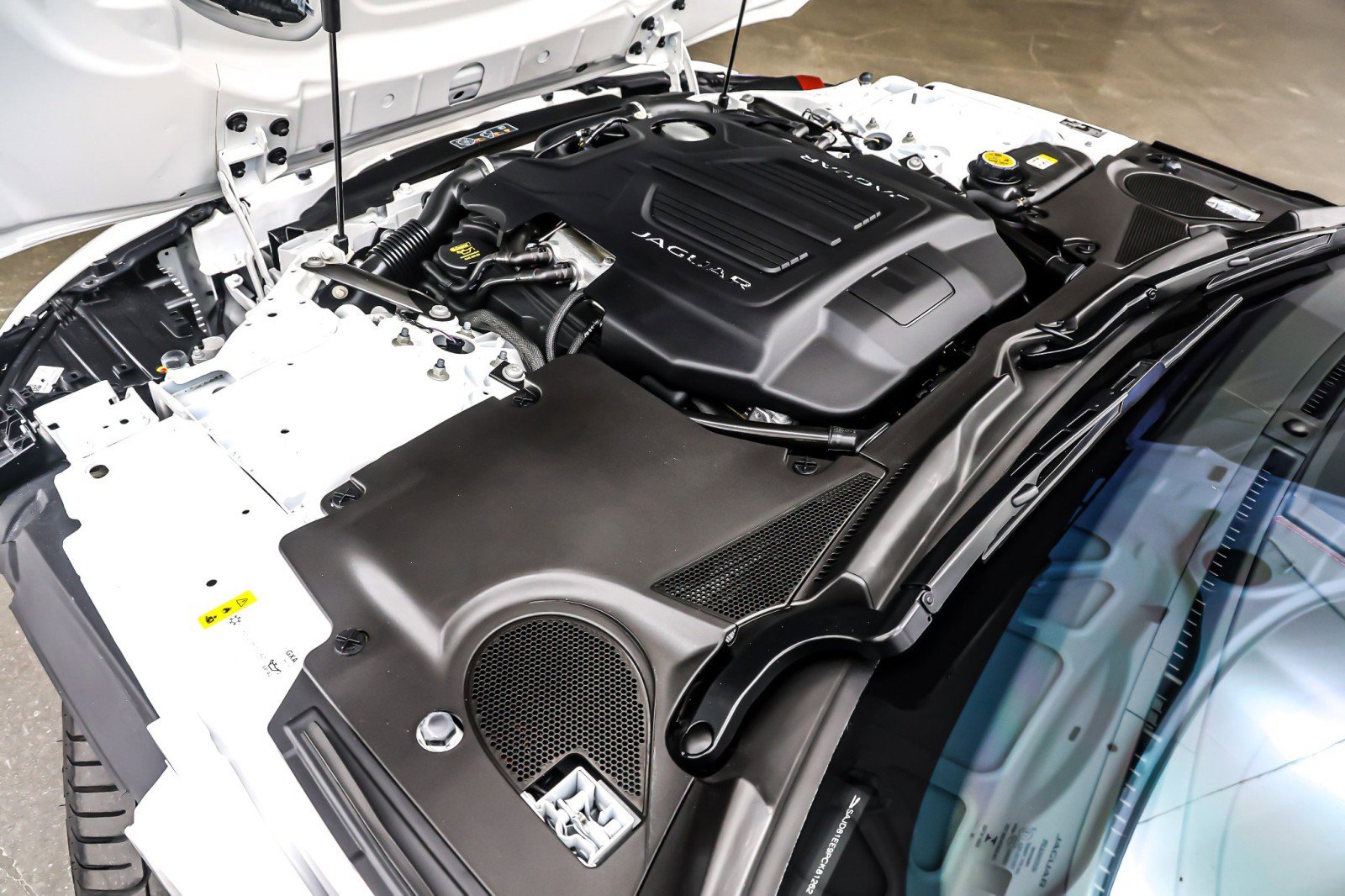 Used 2023 Jaguar F-TYPE R-Dynamic image 12