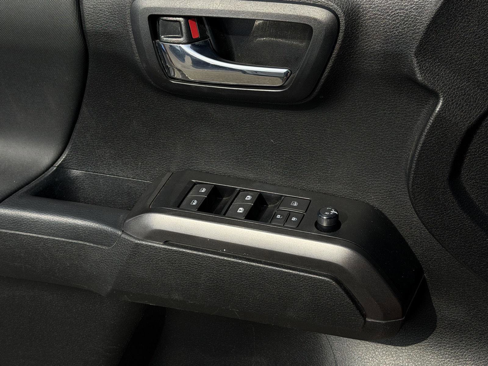 Used 2022 Toyota Tacoma TRD Sport image 21