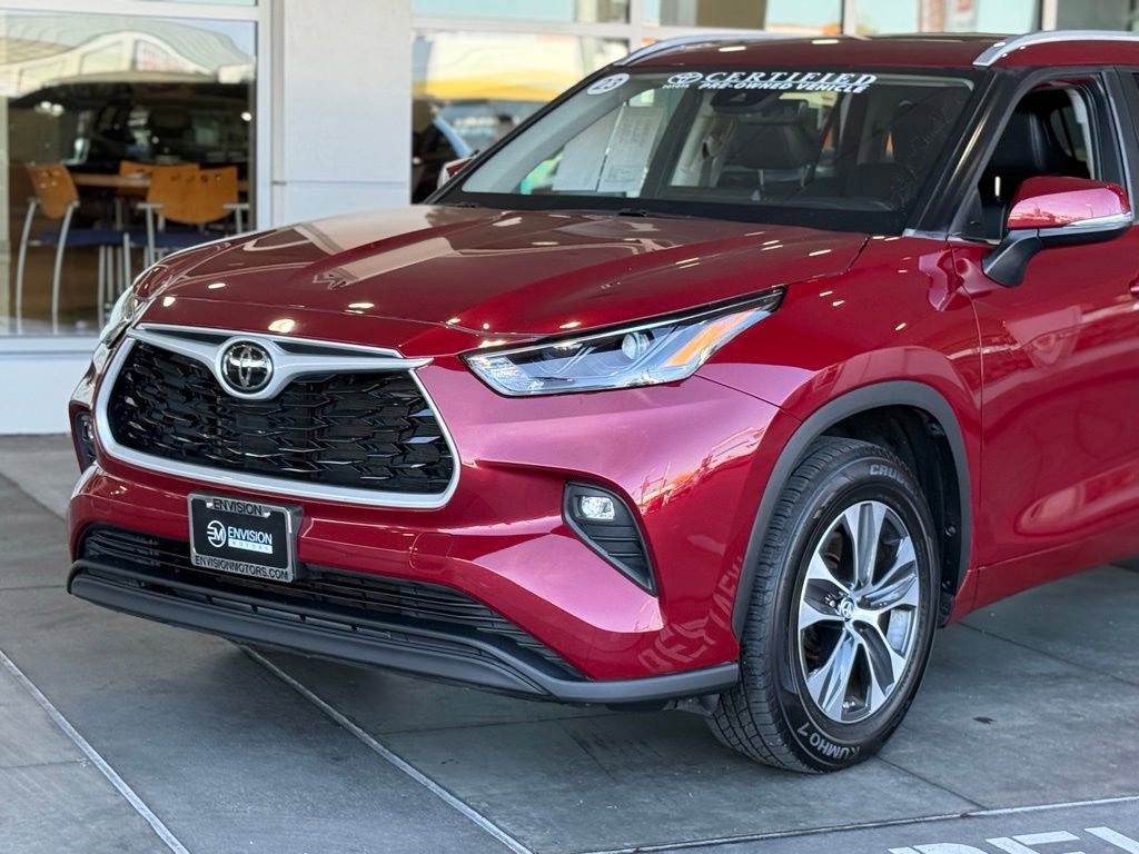 Certified 2023 Toyota Highlander XLE image 3