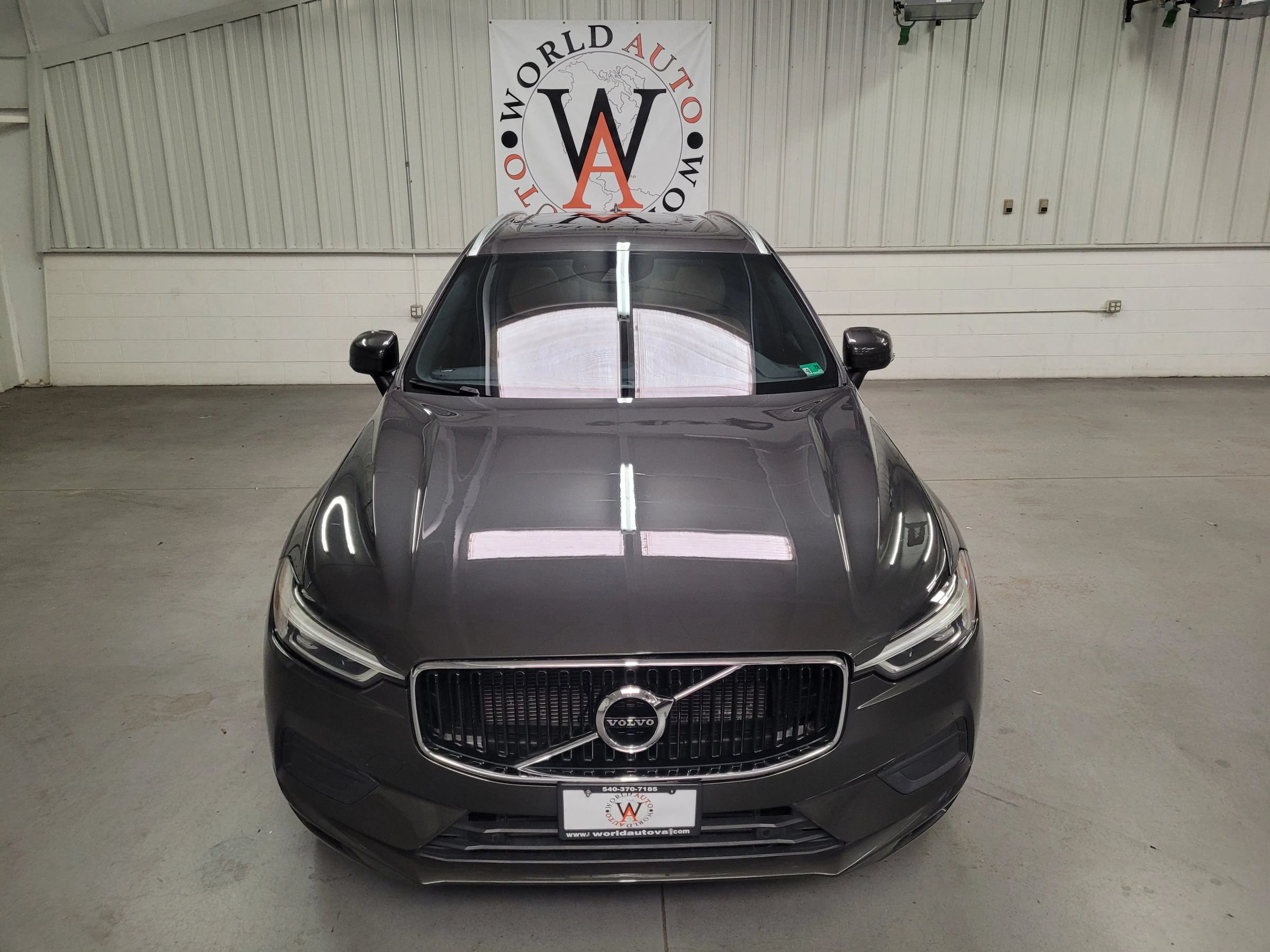 Used 2018 Volvo XC60 T5 Momentum w/ Vision Package AWD/4WD image 12