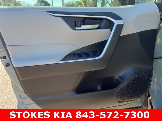 Used 2020 Toyota RAV4 XLE image 19