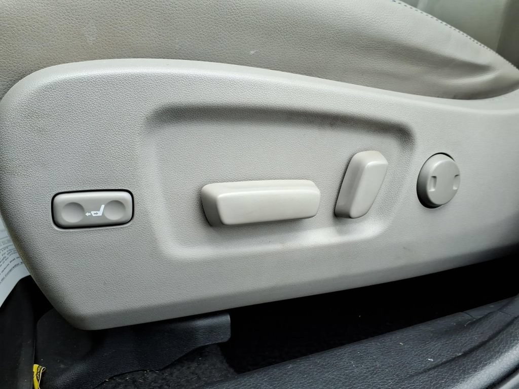 Certified 2019 Toyota Highlander XLE AWD/4WD image 3