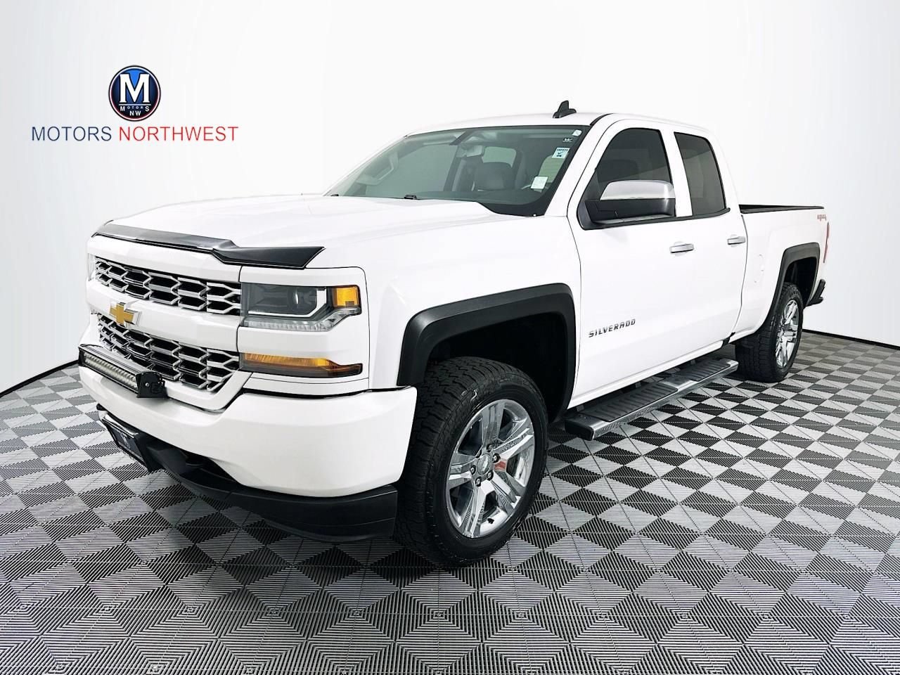 Used 2017 Chevrolet Silverado 1500 Custom w/ Custom Convenience Package AWD/4WD image 1