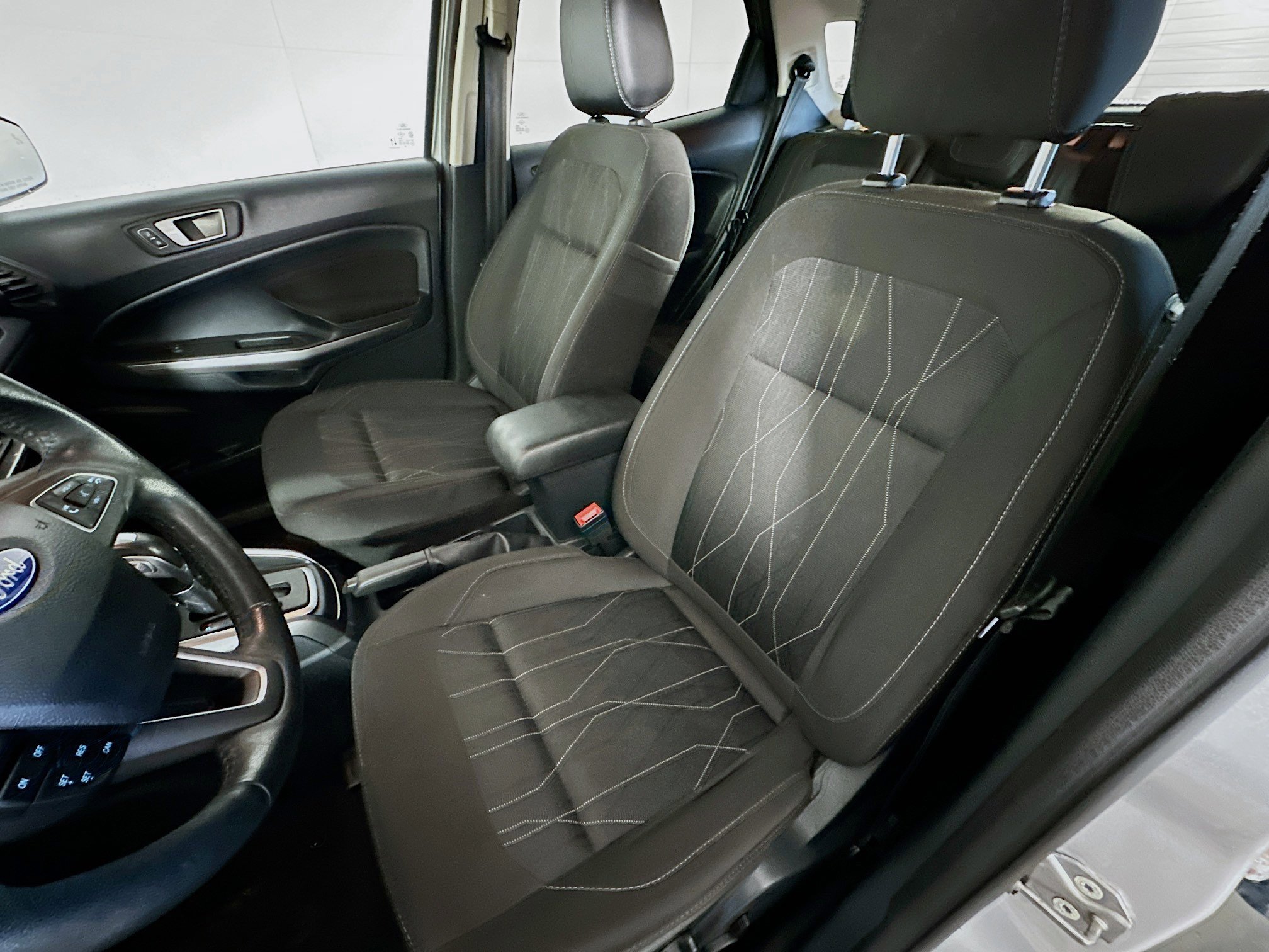 Used 2020 Ford EcoSport SE w/ SE Convenience Package image 13