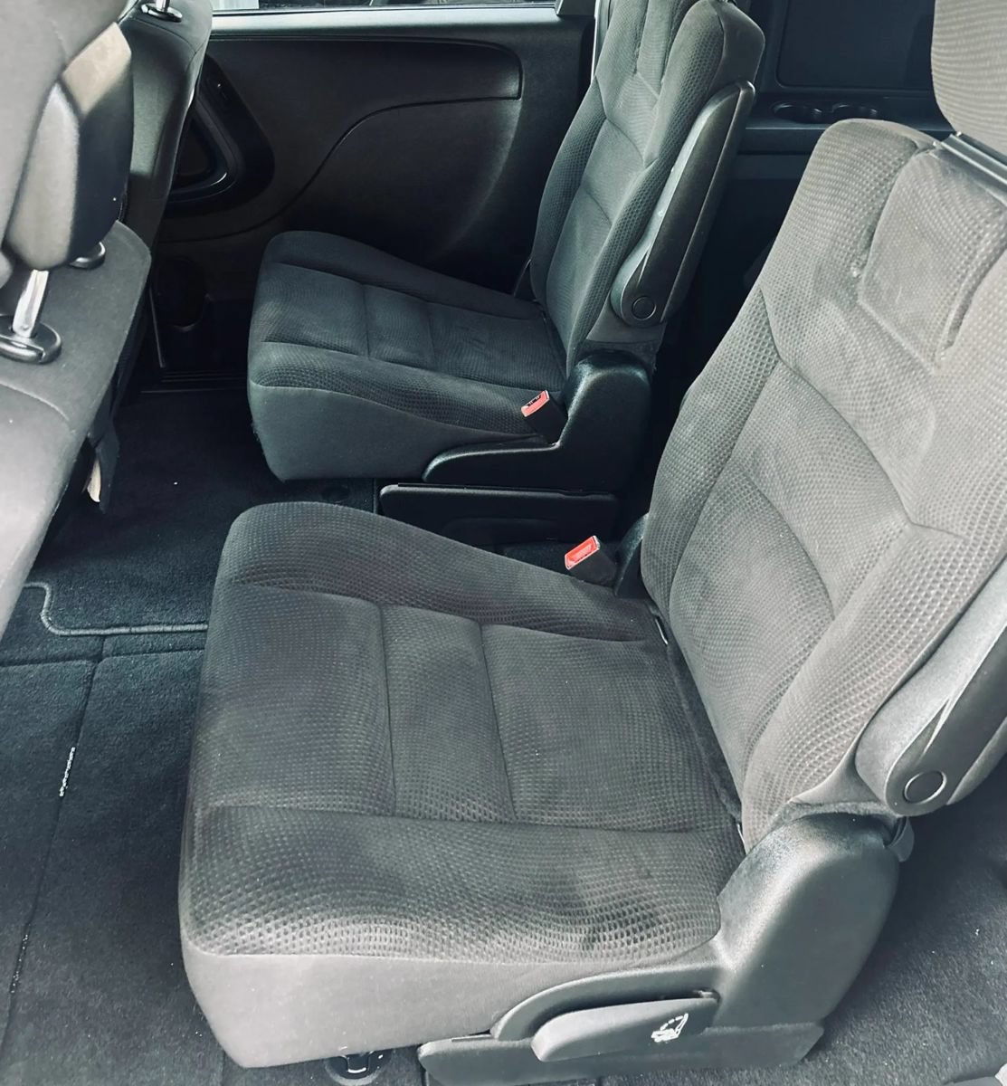 Used 2018 Dodge Grand Caravan SE FWD image 20