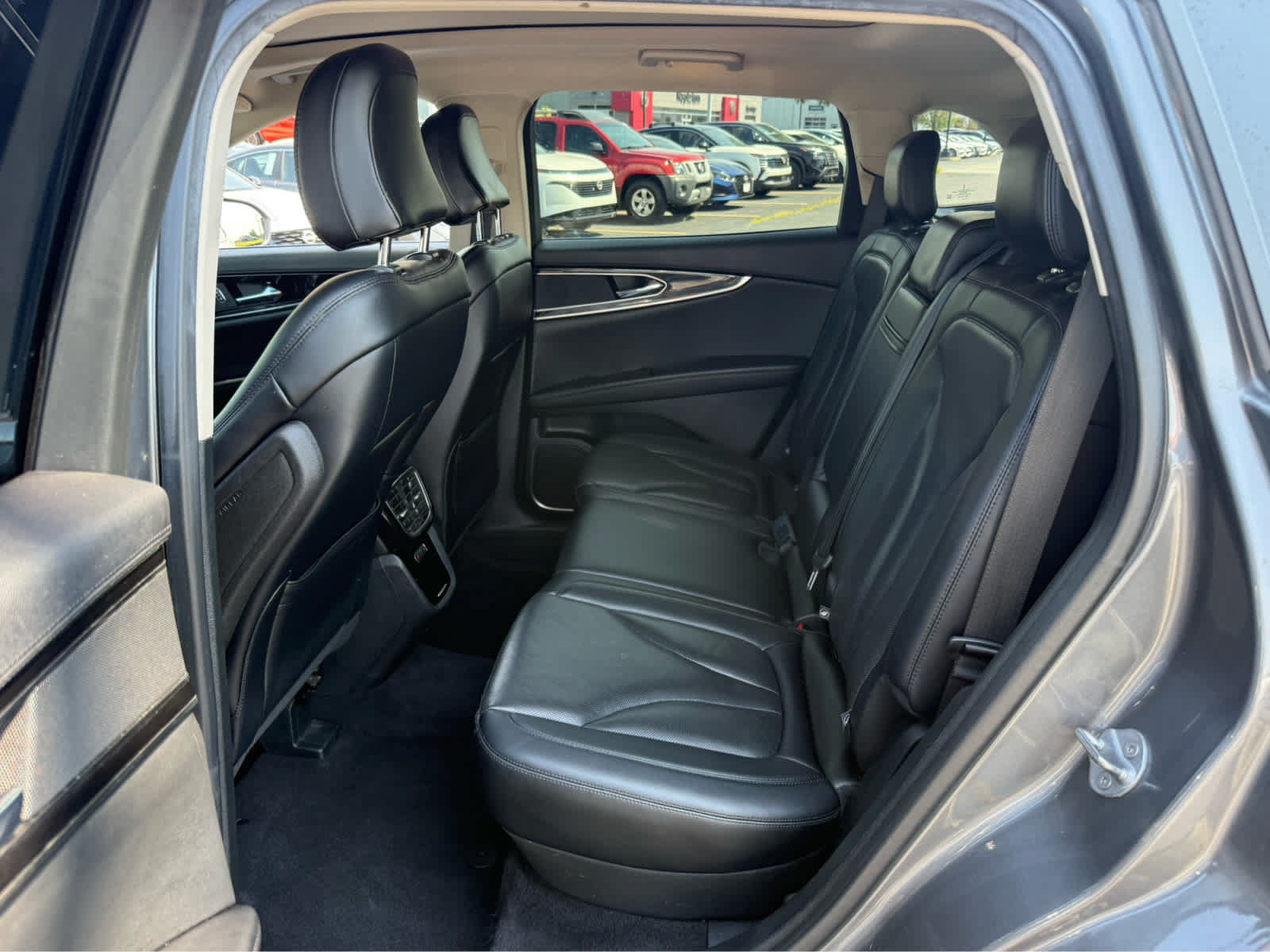 Used 2022 Lincoln Nautilus Reserve w/ Monochromatic Package AWD/4WD image 17