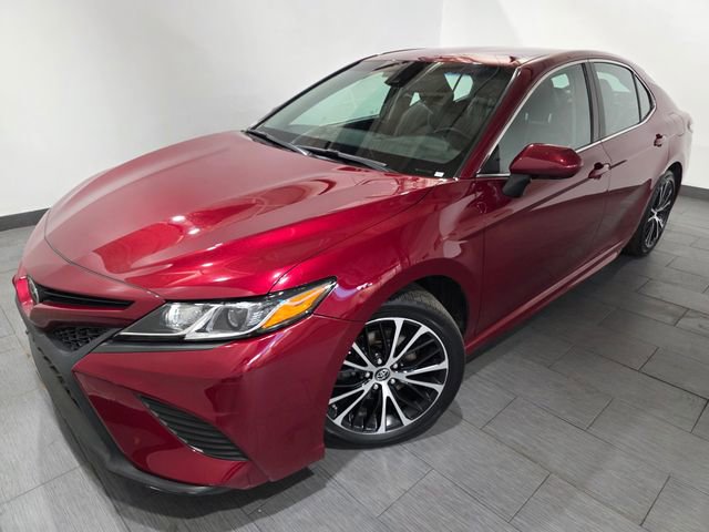 Used 2018 Toyota Camry SE image 1