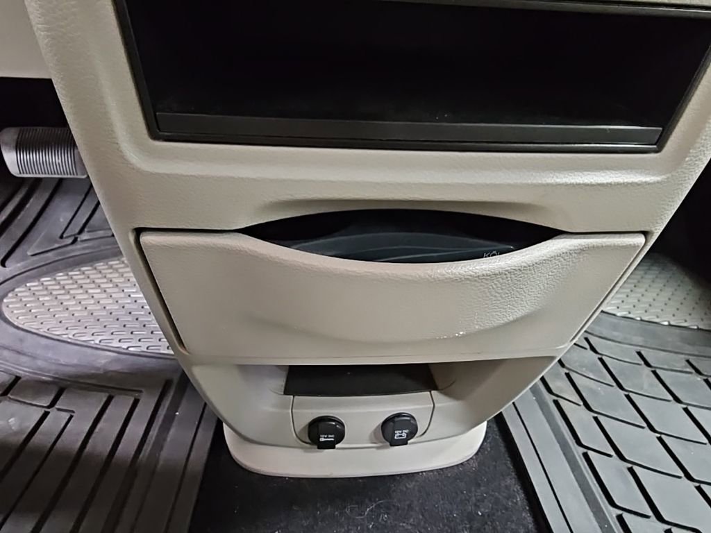 Used 2013 Dodge Grand Caravan SE image 15