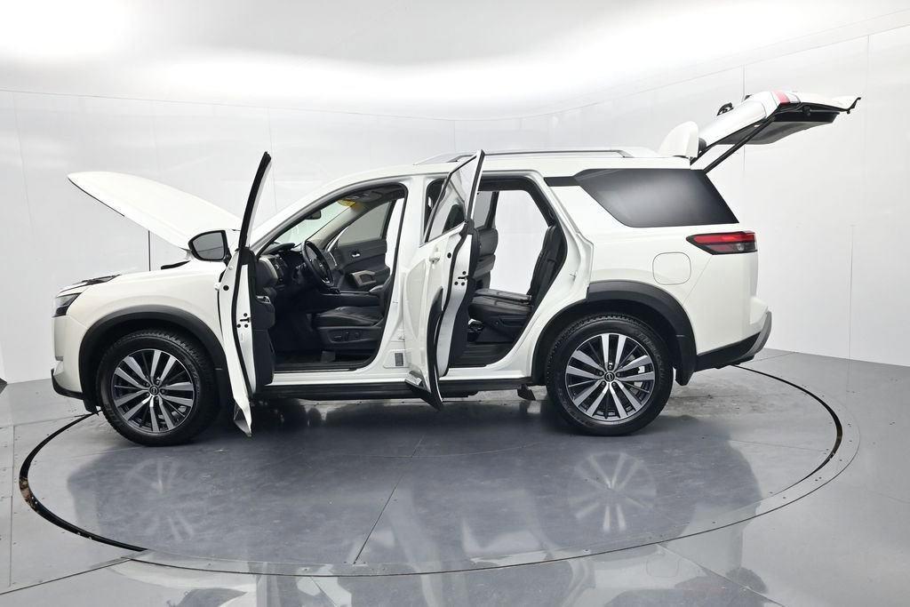Used 2022 Nissan Pathfinder Platinum w/ Cargo Package image 82