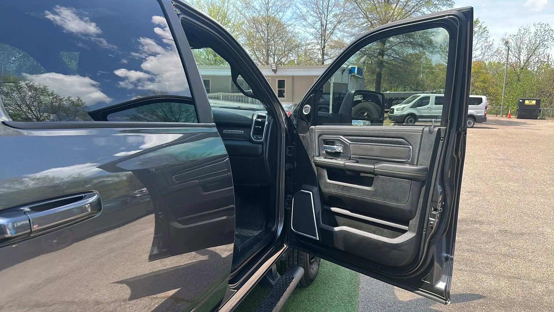 Used 2024 RAM 3500 Laramie w/ Night Edition AWD/4WD image 27