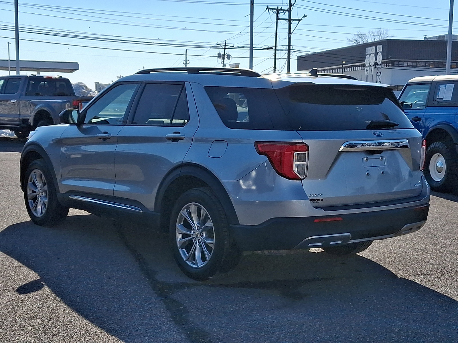 Certified 2022 Ford Explorer XLT w/ Equipment Group 202A image 7