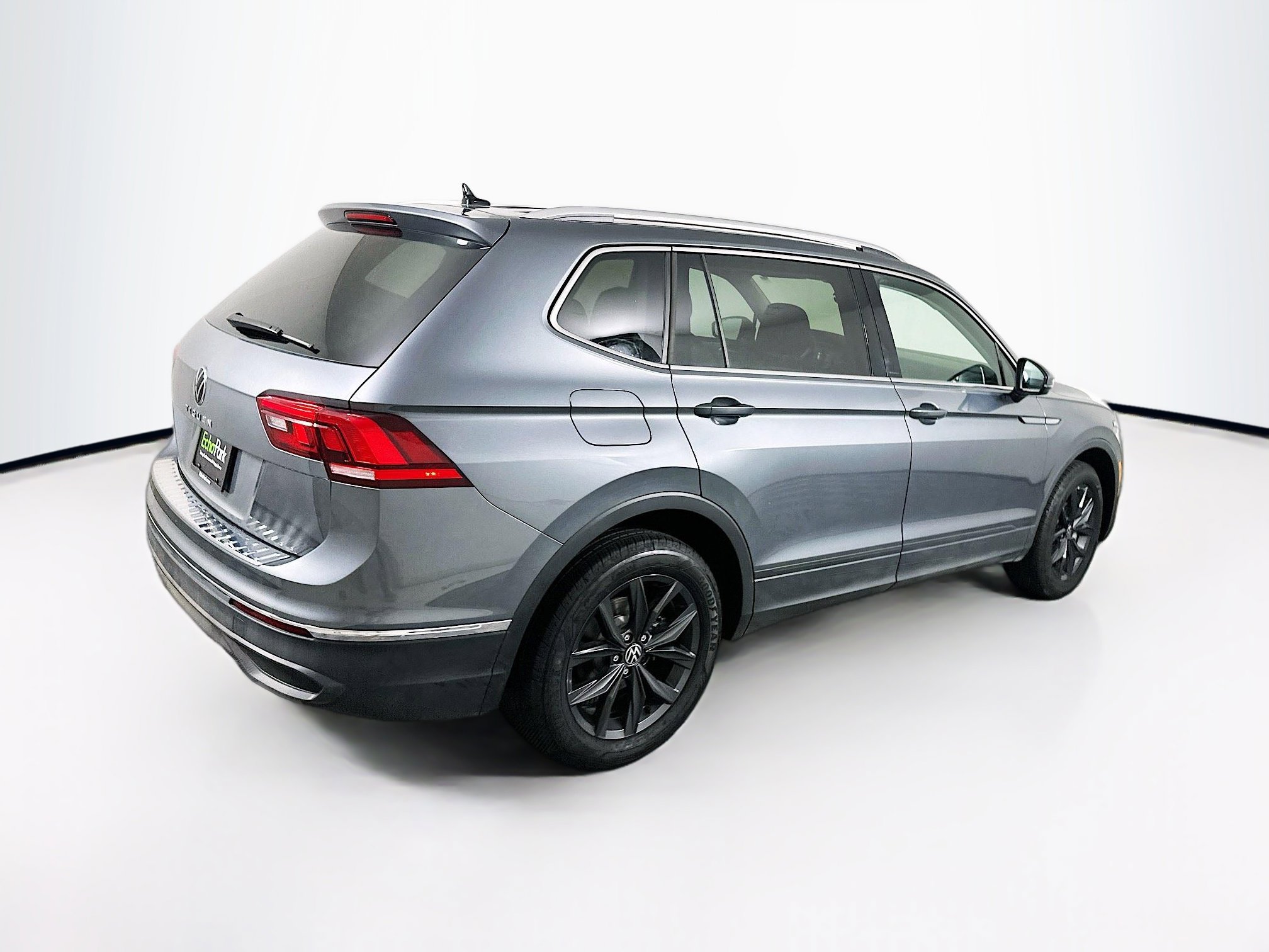 Used 2024 Volkswagen Tiguan SE image 9