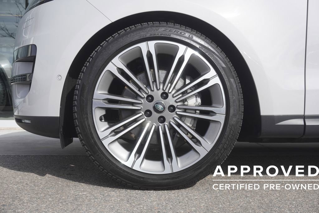 Used 2024 Land Rover Range Rover Sport SE image 32