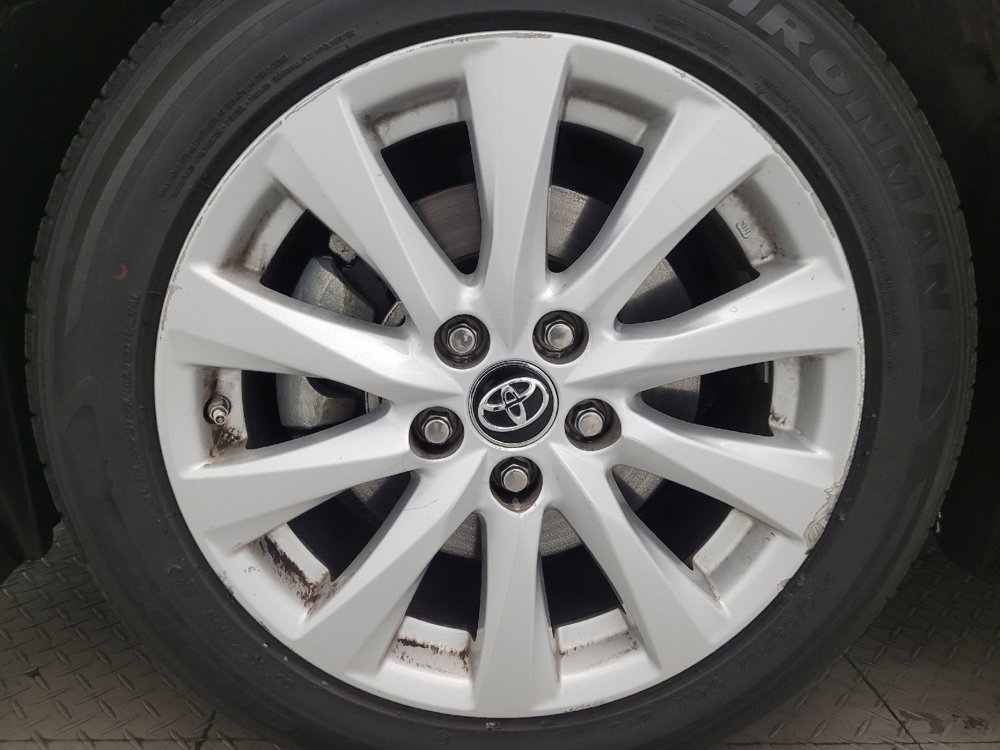 Used 2019 Toyota Camry LE w/ Carpet Mat Package FWD image 31