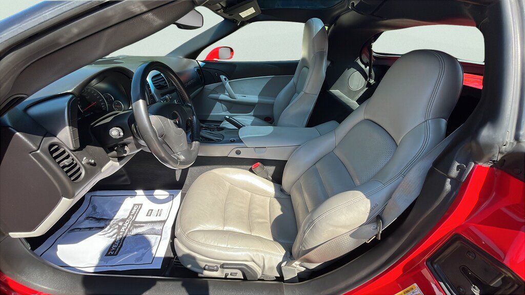 Used 2006 Chevrolet Corvette Coupe w/ Preferred Equipment Group RWD image 13