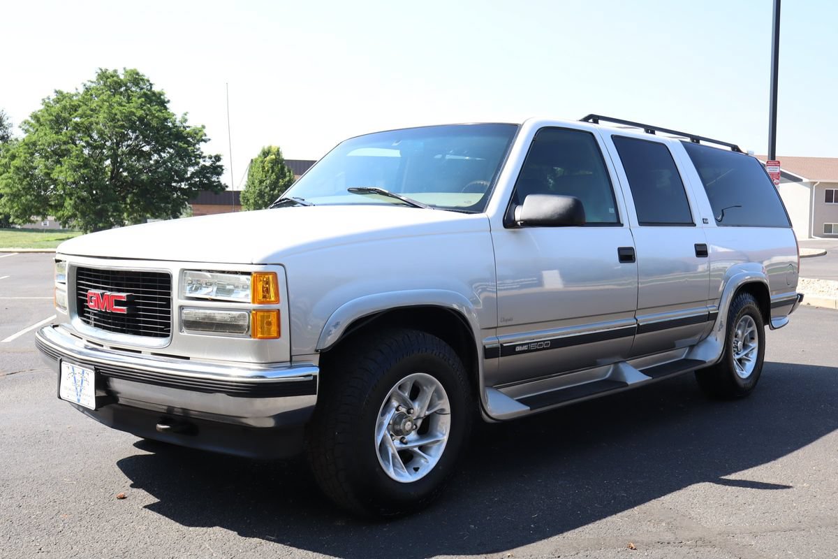 Used 1999 GMC Suburban 4WD w/ Convenience Group image 11