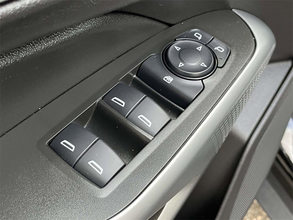 Used 2025 Chevrolet Trax LS w/ LS Convenience Package image 16