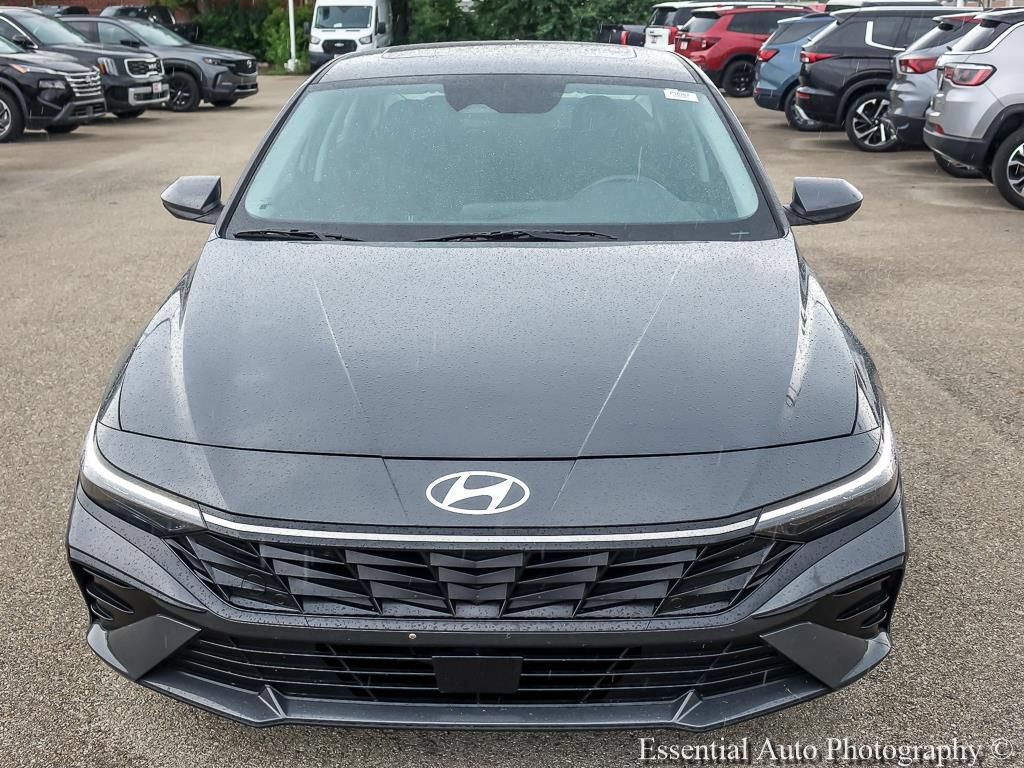 Used 2025 Hyundai Elantra SEL FWD image 5