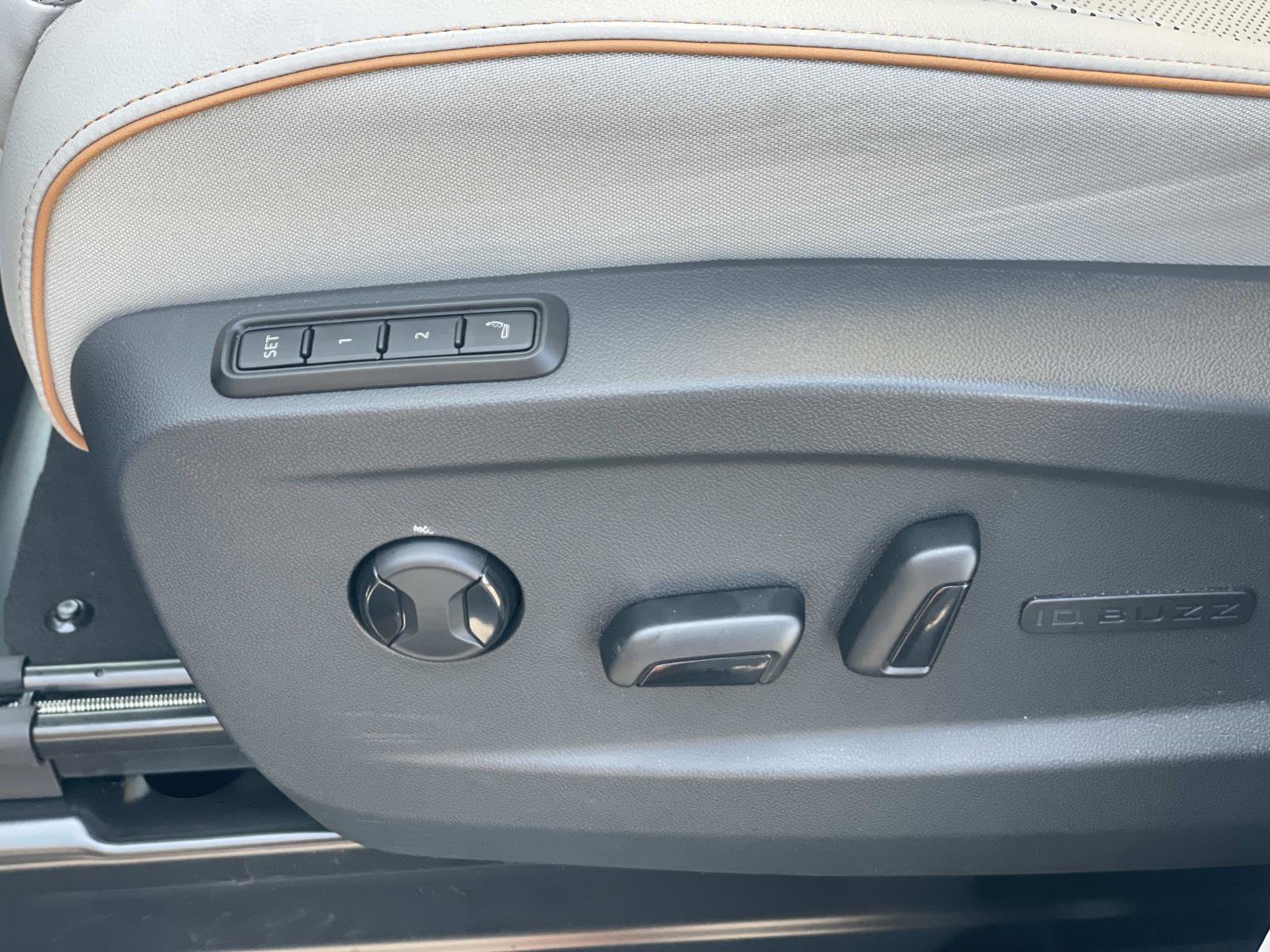 Certified 2025 Volkswagen ID. Buzz 1st Edition RWD image 23