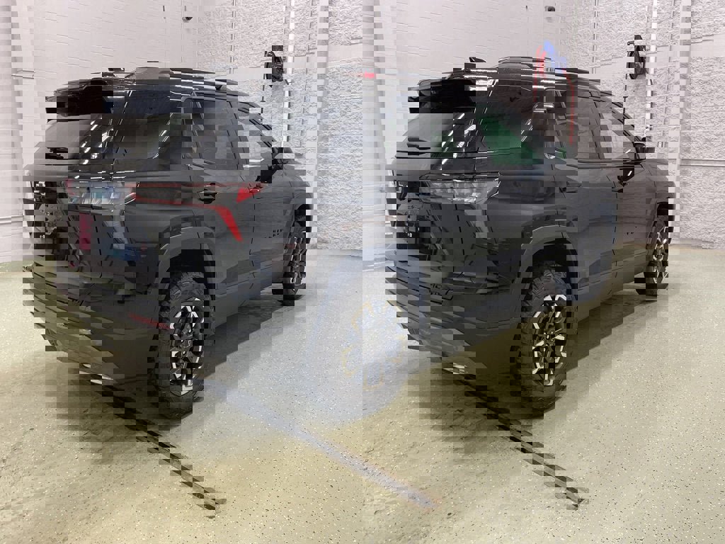 New 2025 Chevrolet Equinox ACTIV w/ Safety and Technology Package image 3