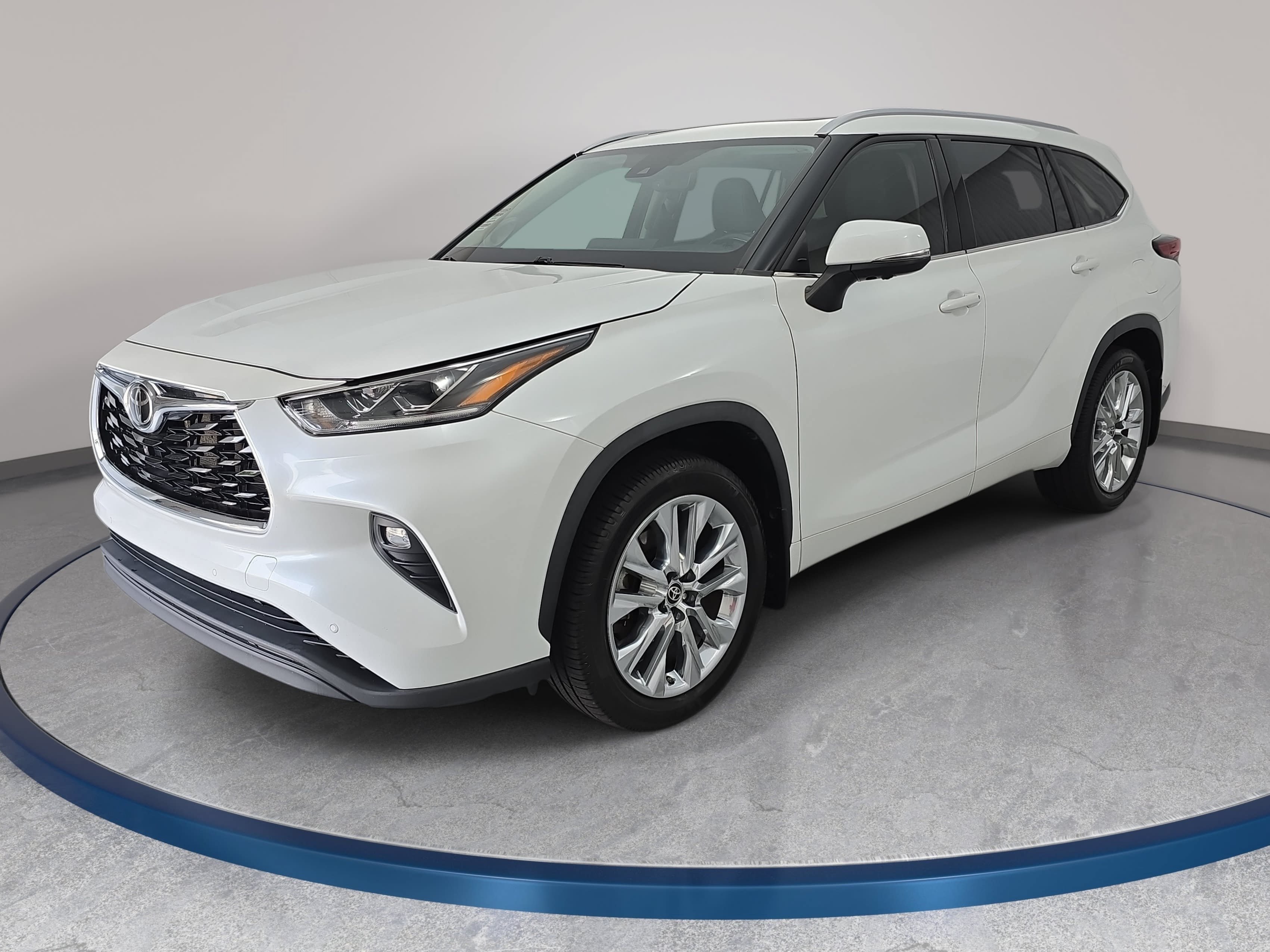 Used 2023 Toyota Highlander Limited FWD image 1