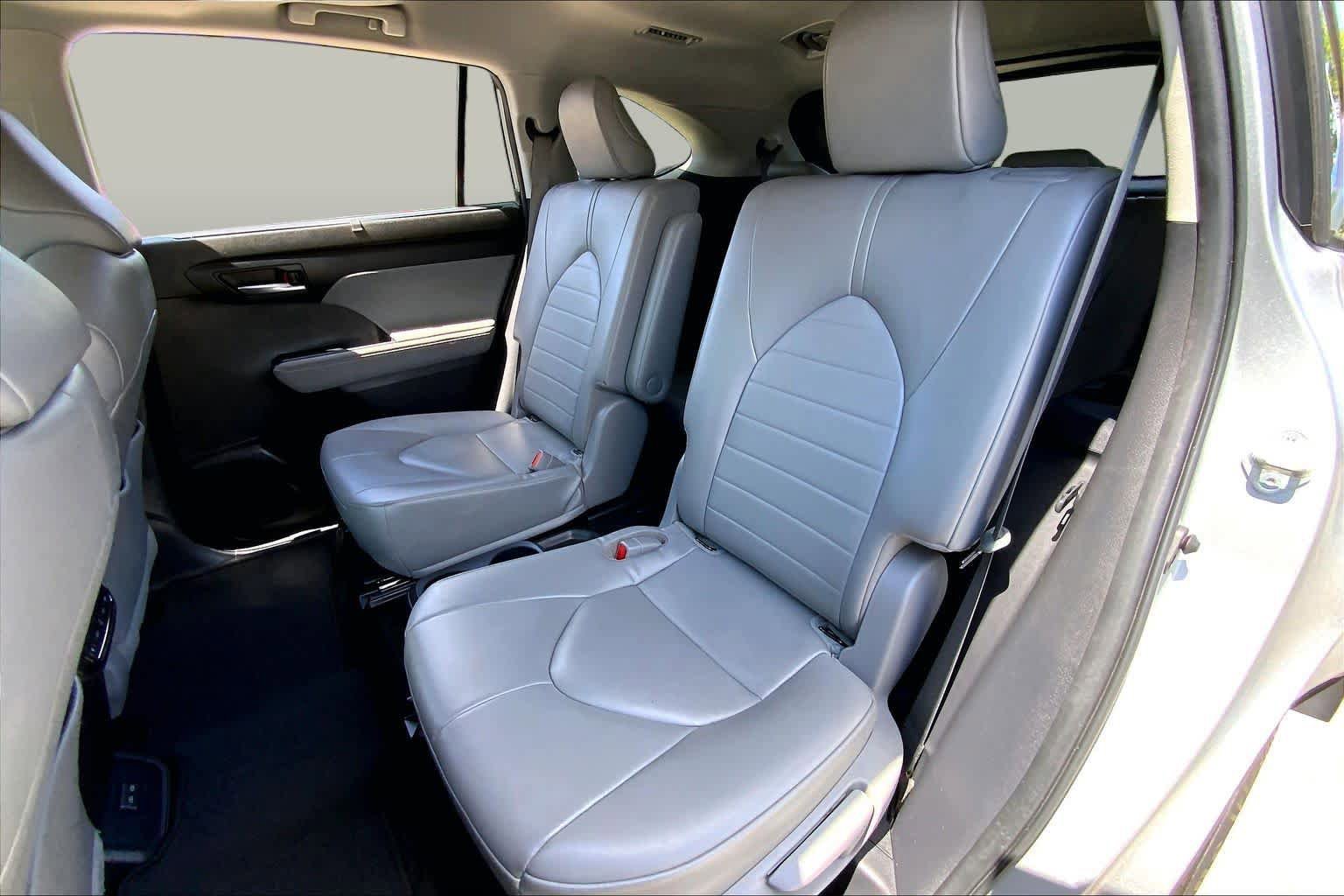 Used 2023 Toyota Highlander XLE FWD image 21