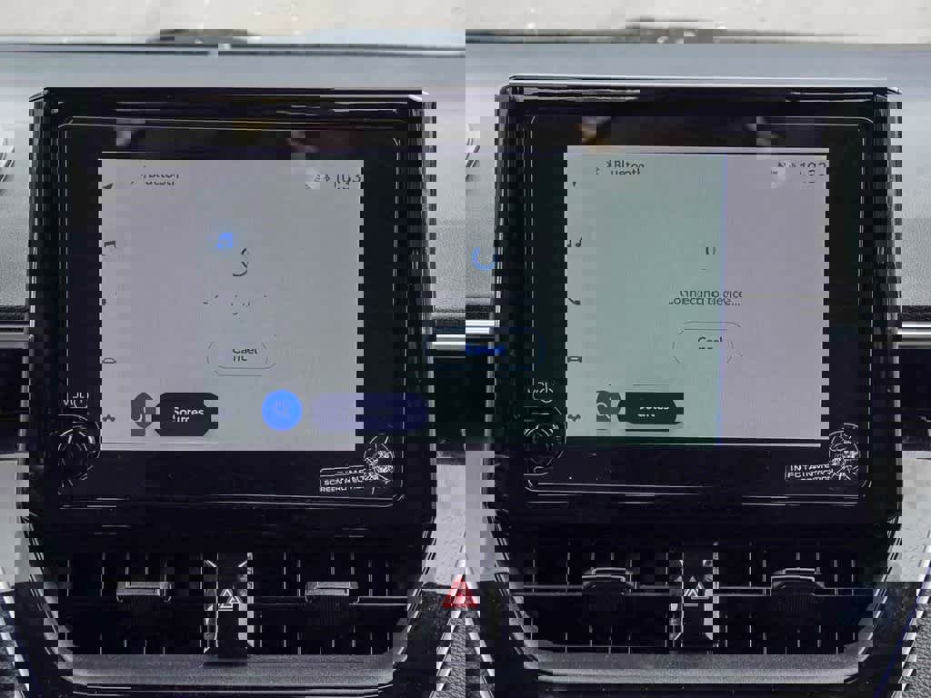 Used 2025 Toyota Corolla SE image 13