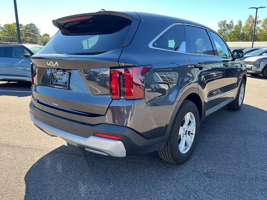 Certified 2025 Kia Sorento LX FWD image 10