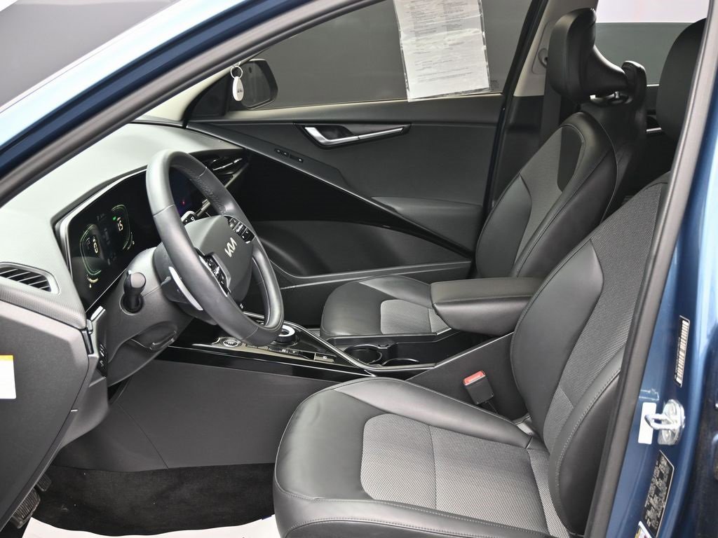 Used 2023 Kia Niro EX image 16